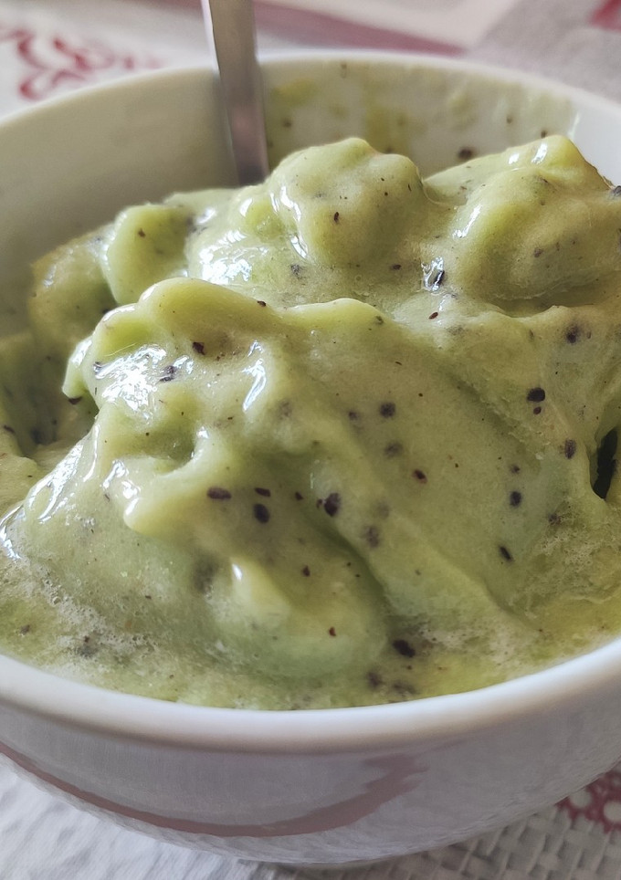 Una foto de Sorbete de kiwi 🍧🥝🍓