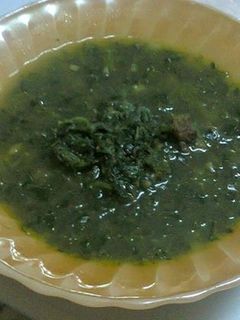 صورة لوصفة طريقة عمل شوربة السبانخ باللحم