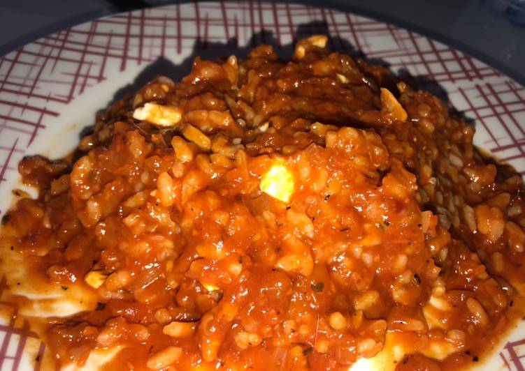 Arroz con huevo y tomate