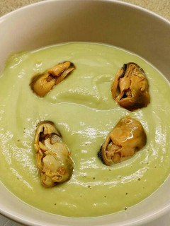 Una foto de Crema fría de espárragos verdes