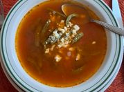 Una foto de nopales en chile guajillo