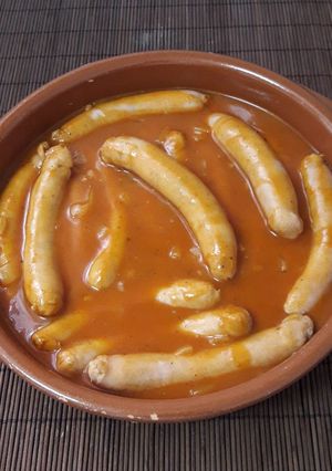 Una foto de Salchichas en salsa de tomate