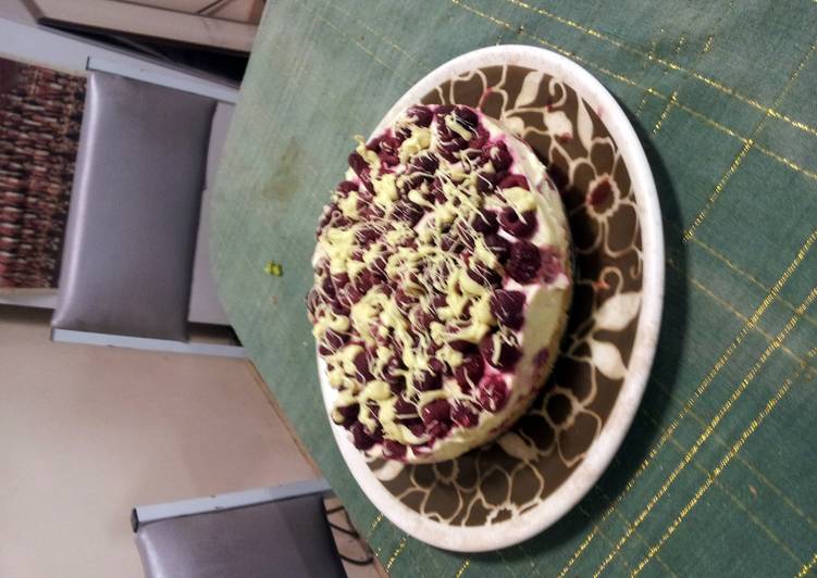 Simple Way to Make Super Quick Homemade White Chocolate and Raspberry Cheese Cake