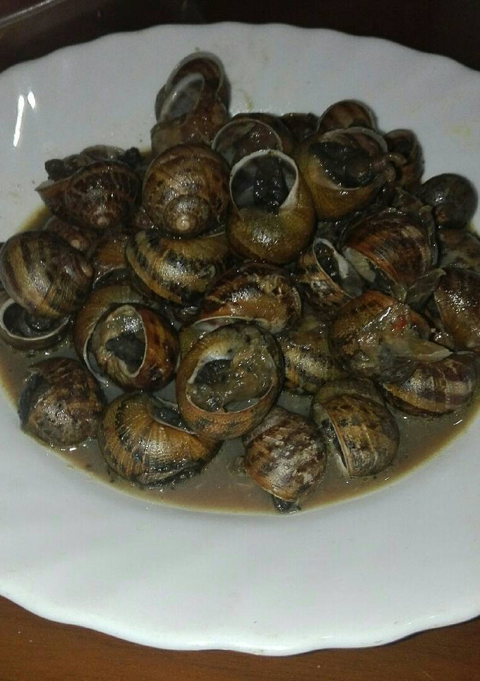 Una foto de Caracoles en salsa picante en la olla GM