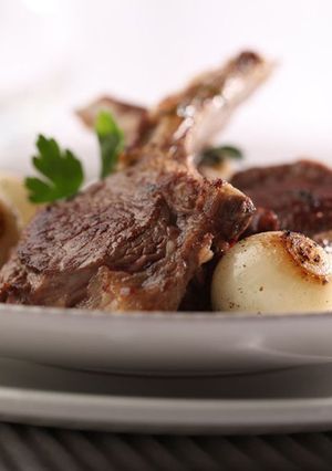 A picture of Grilled Lamb Chops with Garlic and Onions (Skillet Method).