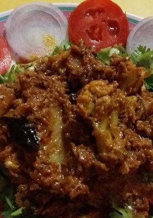 A picture of Aloo gobhi masala curry.