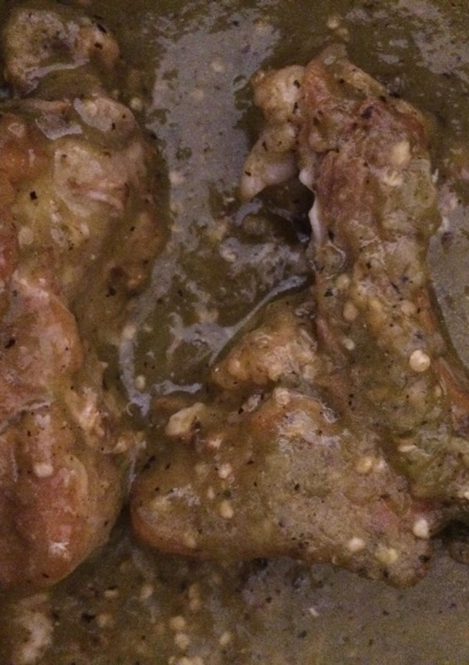 Una foto de Carne de puerco en salsa verde (adobo)