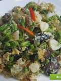 ดอกขจรผัดไข่ทรงเครื่อง