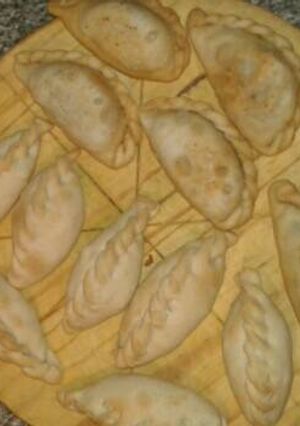 Una foto de Empanadas carne cortada a cuchillo bien caseritas!!!