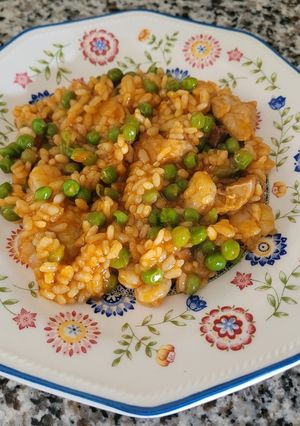 Una foto de Paella de aprovechamiento, con salsas de conservas