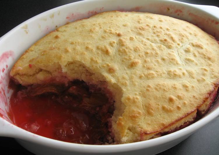 Rhubarb & Strawberry Cobbler