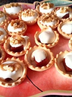 Foto principal de Tartaletas de crema de queso, membrillo y nueces