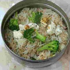 A picture of Broccoli Paneer Pulav.
