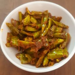 બેસન વાળા મરચા A picture of બેસન વાળા મરચા.