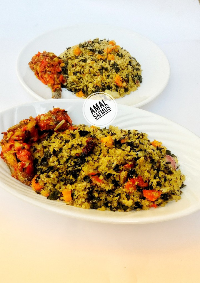 A picture of Dambun shinkafa with peppered fish....