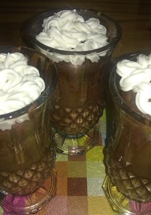 Una foto de TORTA en TAZA de CHOCOLATE