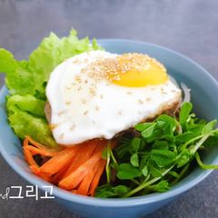 A picture of Bibimbap (Korean Rice Bowl with Beef and Vegetables).