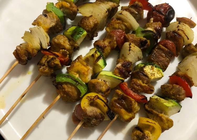 🍢Brochetas de cerdo aliñado y verduras 🍢