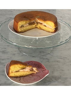 Foto di Torta versata alla vaniglia con mascarpone e marmellata di fichi