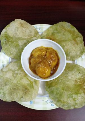 A picture of Peas kachori and dum aaloo.