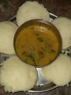 सूजी की इडली (suji ki idli recipe in Hindi) रेसिपी मुख्य फोटो