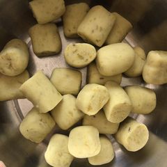 A picture of Sweet potato balls.