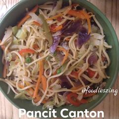 A picture of Pancit canton.