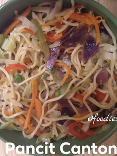 A picture of Pancit canton.