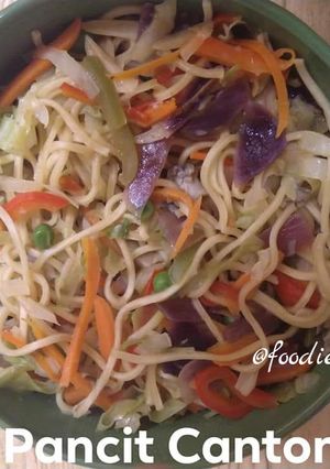 A picture of Pancit canton.