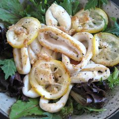 A picture of Stir-fried Squid & Lemon.