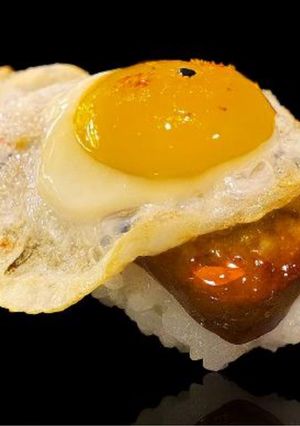 Foto principal de Nigiri de foie, trufa y huevito frito