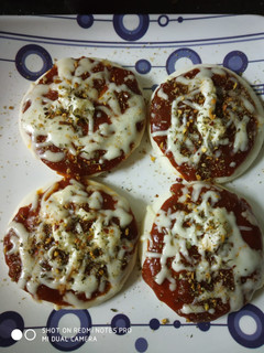 Mini pizza રેસીપી મુખ્ય ફોટો