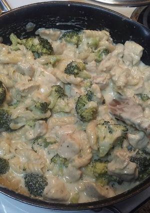 A picture of One Pot Chicken Broccoli Alfredo.