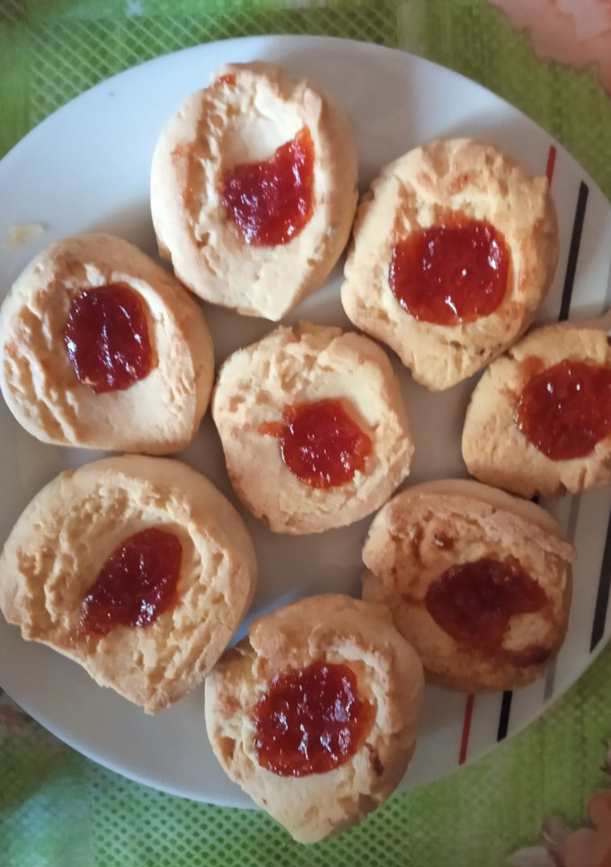 Una foto de Ojitos, galletitas o el nombre que le den en su país, estos son de vainilla, limón y membrillo