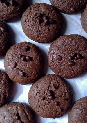 Foto resep COOKIES COKLAT ISI SELAI KACANG ♡