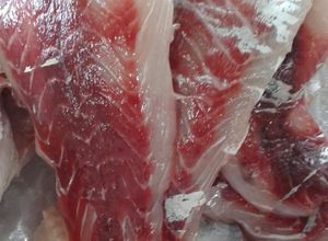 Una foto de Pescado a la plancha con verduras 