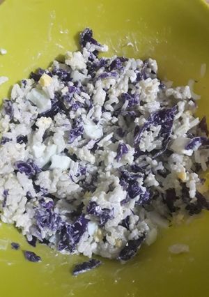 Una foto de Ensalada de arroz con repollo colorado