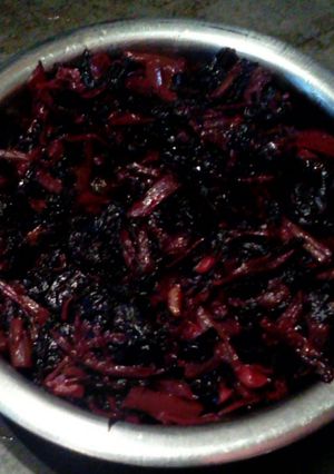 A picture of Red amarnath (laal saak).