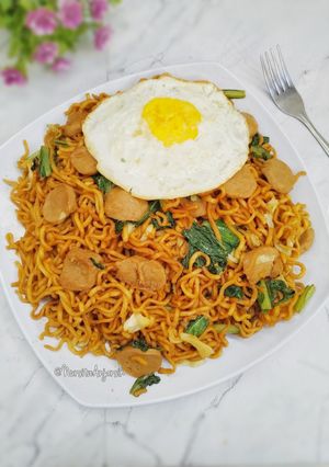 Foto resep Mie Goreng Bakso Pedas