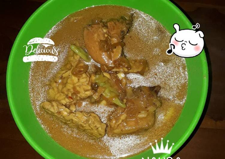 Cara Musim Gugur saat makan malamSemur ayam tempe