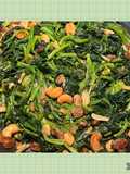 212 • Spinaci con uvetta e anacardi
