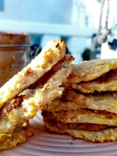 Una foto de Galletas de avena y plátano rellenas de Nutella casera