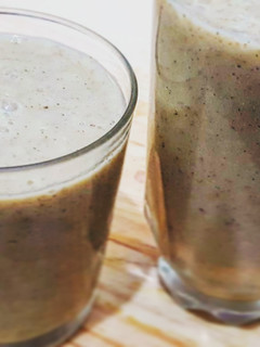 Una foto de Jugo de frutas con chía y maca