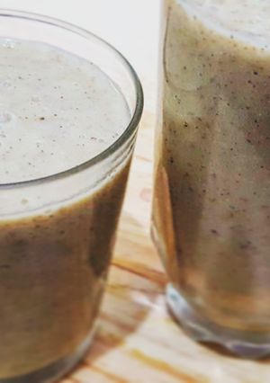Una foto de Jugo de frutas con chía y maca