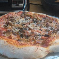A picture of Chicken Margherita Pizza.
