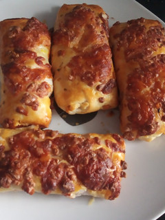 Una foto de Napolitanas de jamón York y queso en freidora