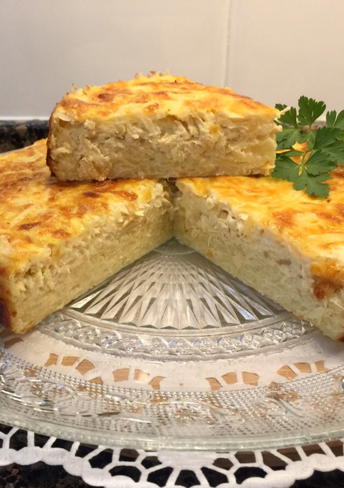 Una foto de Tarta de pollo, patata y cebolla