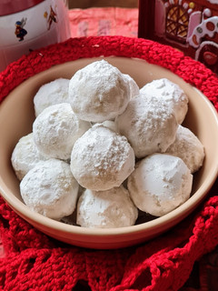 Una foto de Snowballs cookies ⛄ ❄️ ☃️ Galletas navideñas de nuez 🤶🏻 sin huevo