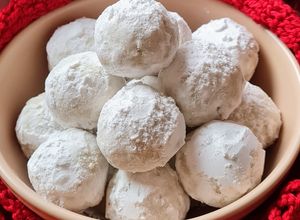 Una foto de Snowballs cookies ⛄ ❄️ ☃️ Galletas navideñas de nuez 🤶🏻 sin huevo