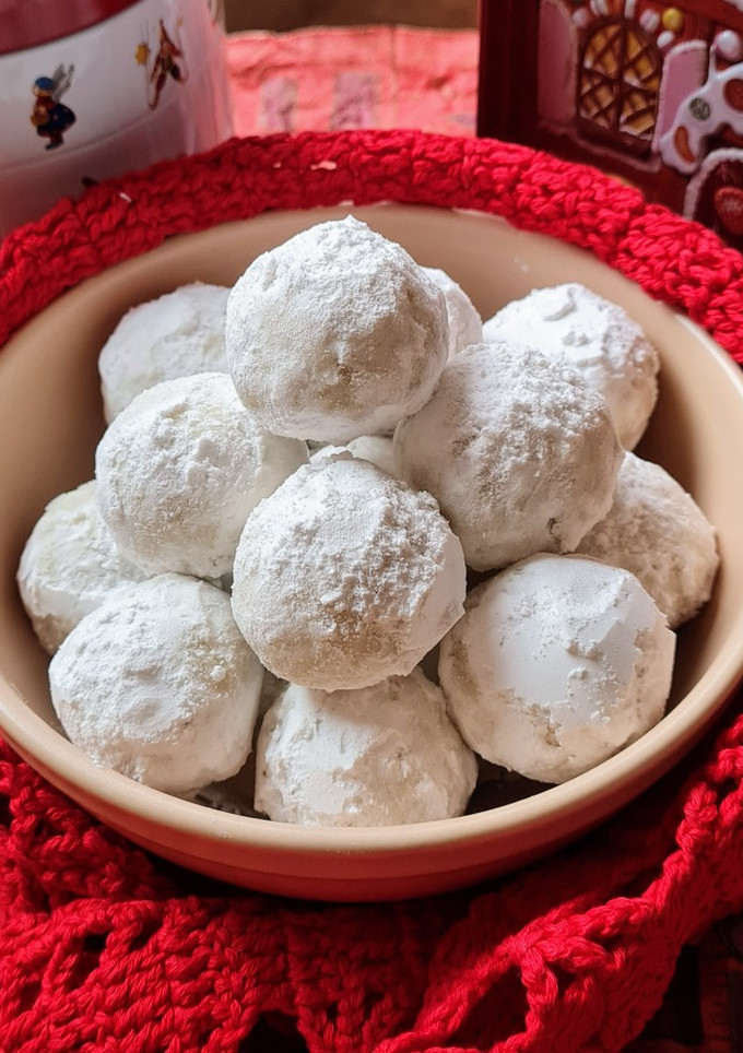 Una foto de Snowballs cookies ⛄ ❄️ ☃️ Galletas navideñas de nuez 🤶🏻 sin huevo